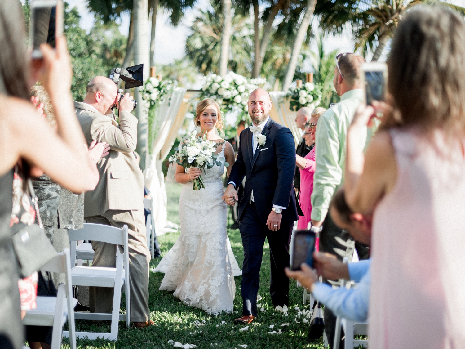white floral wedding ceremony, tropical wedding ceremony, must have wedding pictures