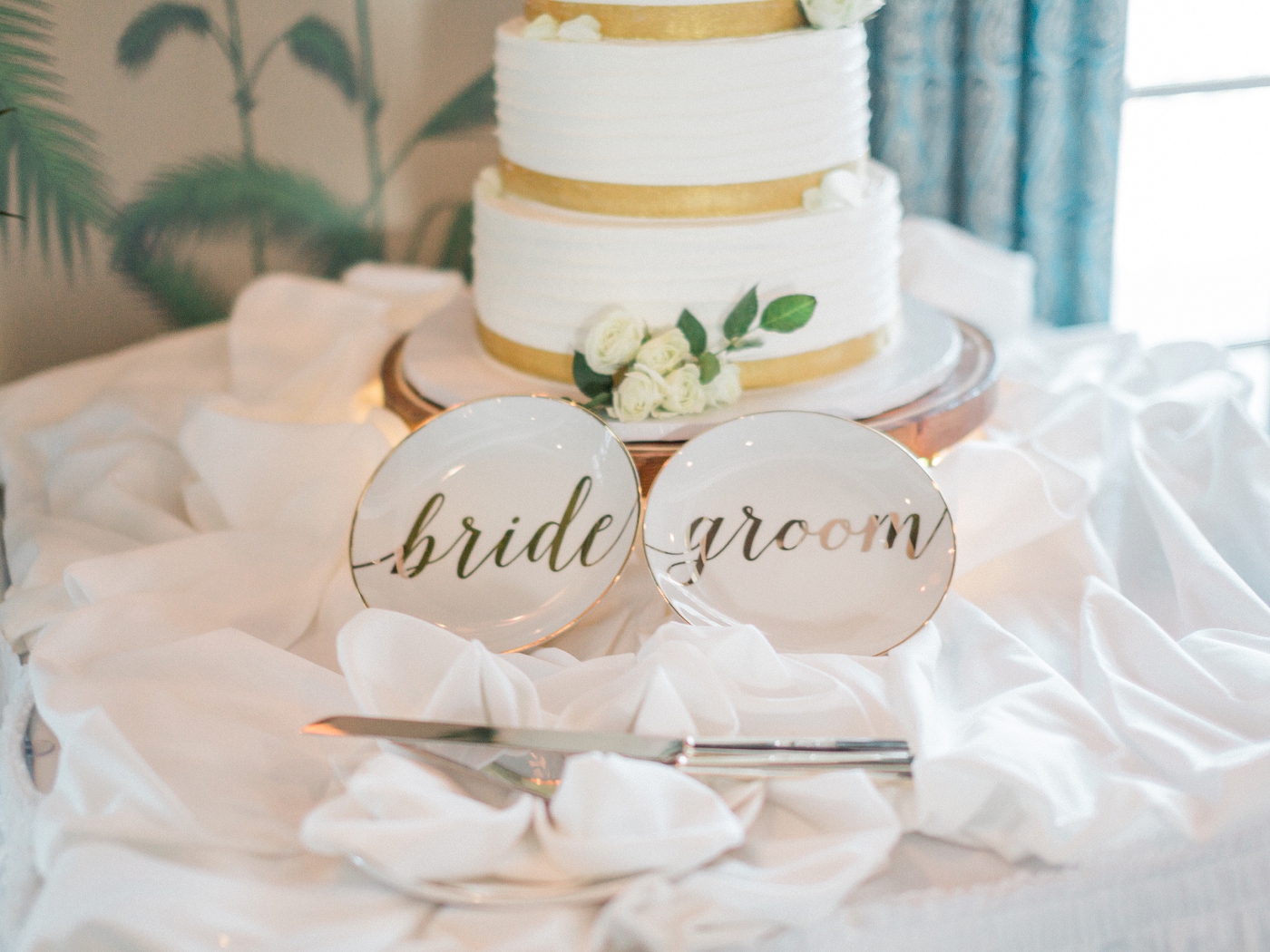 white and gold 4 tier wedding cake, wedding cake ideas